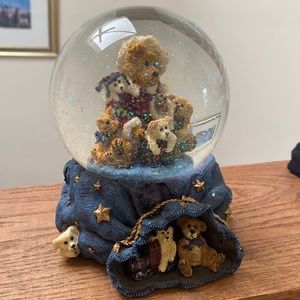 Boyd’s Bears Snow Globe